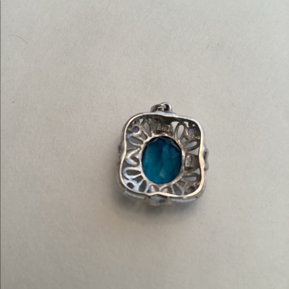 10k, LONDON BLUE TOPAZ PENDENT - Picture 2 of 5